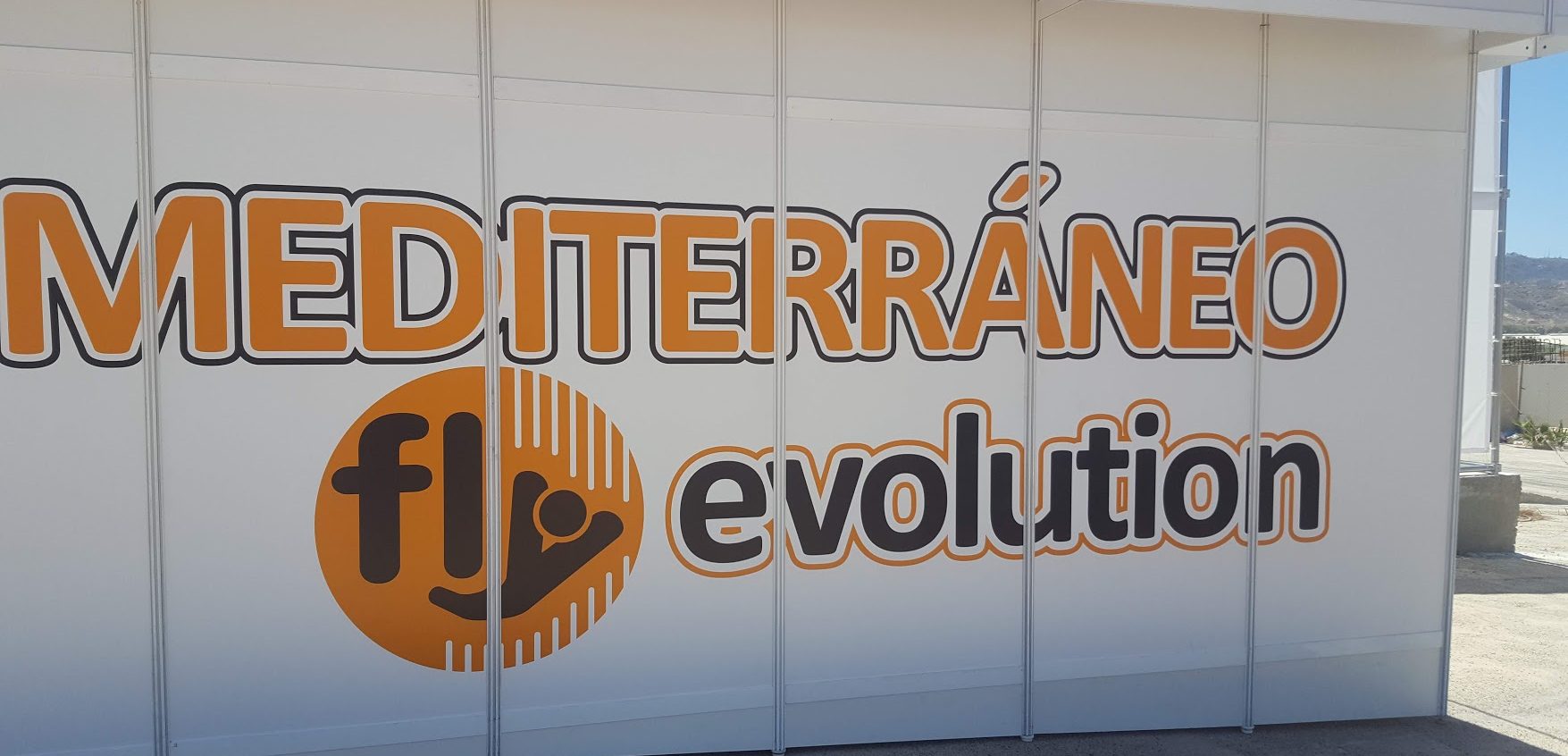 El lúdico simulador aéreo se apoya en nuestra tecnología.
Informedia acaba de realizar la instalación informática del simulador de paracaidismo llamado Mediterráneo Fly Evolution (MFE). La novedosa atracción ha abierto sus…